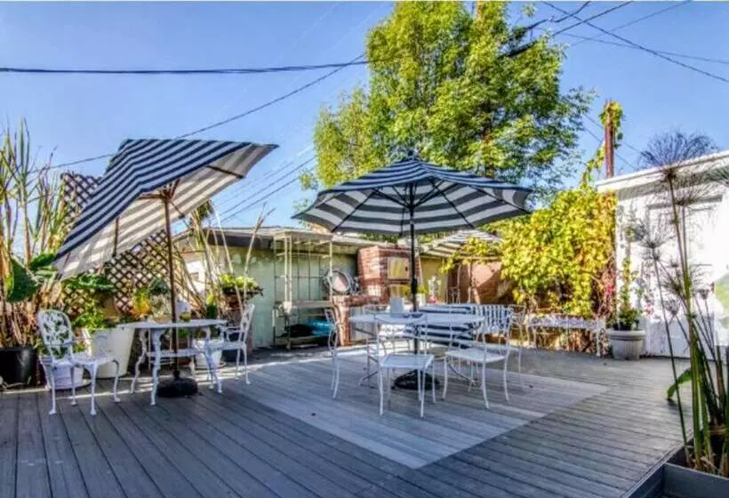 The Simply Luxe Home In The City Of Champions With Fire Pit & Large Backyard 5bd 3bth 10 Minutes To