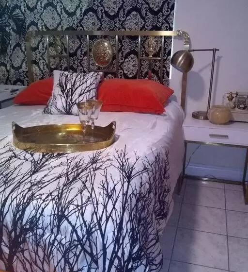 The Simply Luxe Home In The City Of Champions With Fire Pit & Large Backyard 5bd 3bth 10 Minutes To