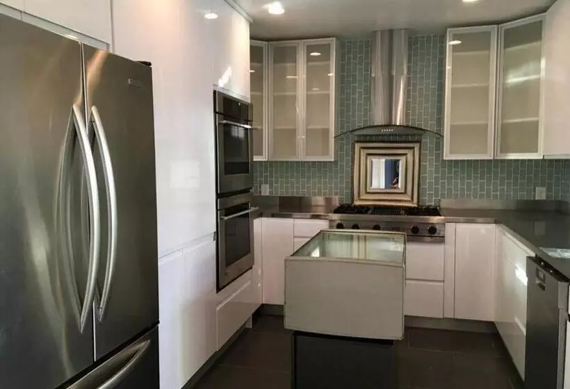 The Simply Luxe Home In The City Of Champions With Fire Pit & Large Backyard 5bd 3bth 10 Minutes To