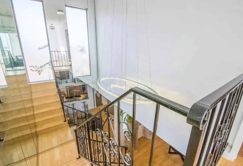 The Simply Luxe Home In The City Of Champions With Fire Pit & Large Backyard 5bd 3bth 10 Minutes To