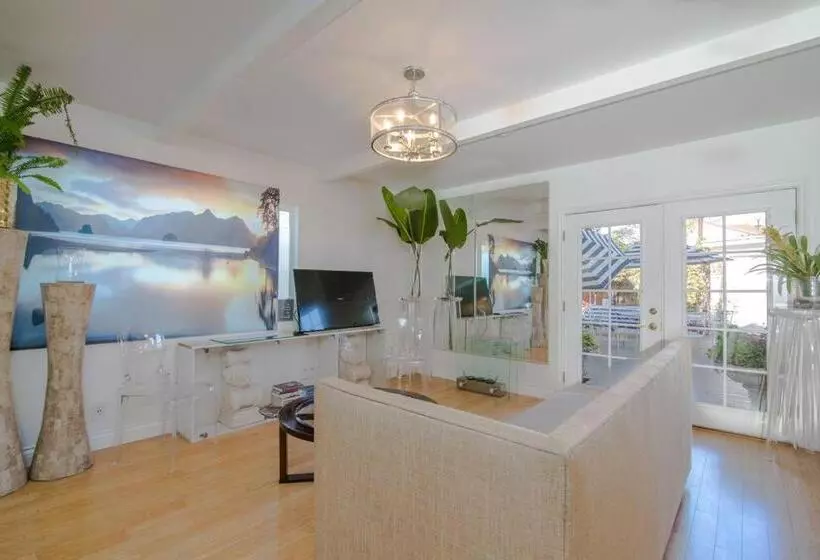 The Simply Luxe Home In The City Of Champions With Fire Pit & Large Backyard 5bd 3bth 10 Minutes To
