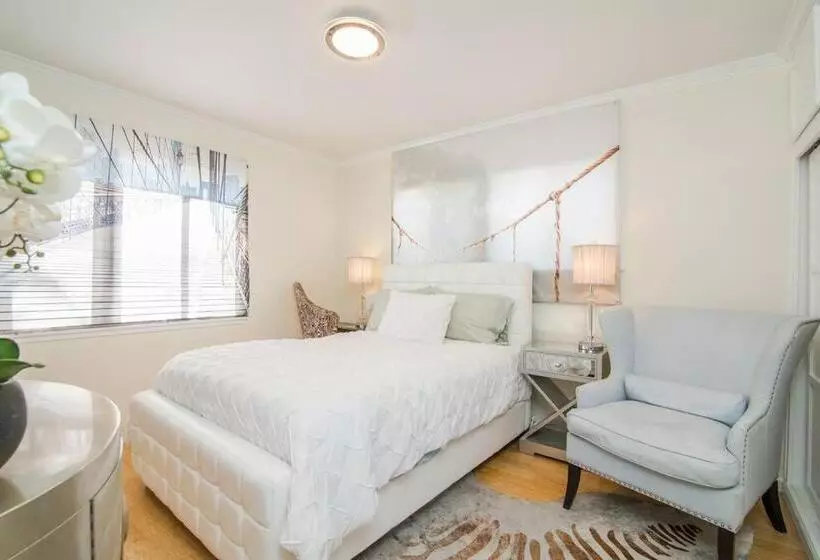 The Simply Luxe Home In The City Of Champions With Fire Pit & Large Backyard 5bd 3bth 10 Minutes To