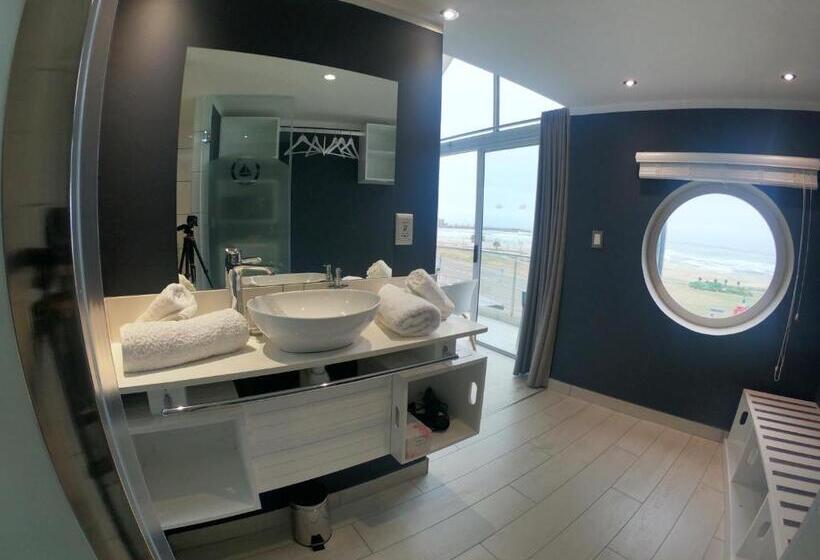 پانسیون At The Sea Boutique Guesthouse