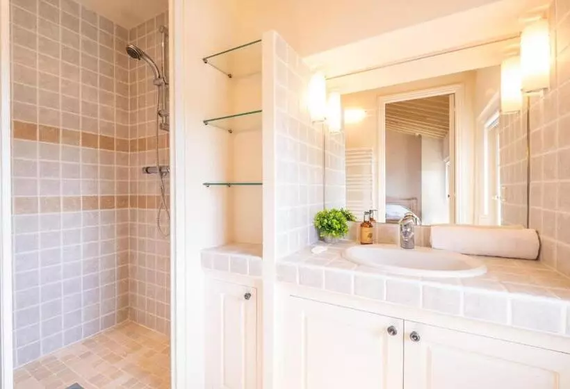 Jewel Of 280m With Infinity Pool In Absolute Calm