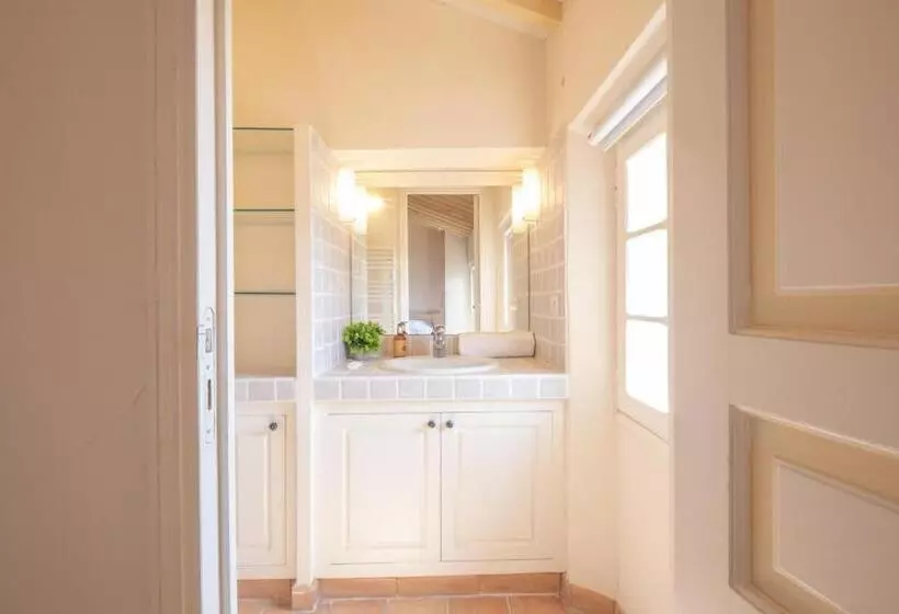 Jewel Of 280m With Infinity Pool In Absolute Calm