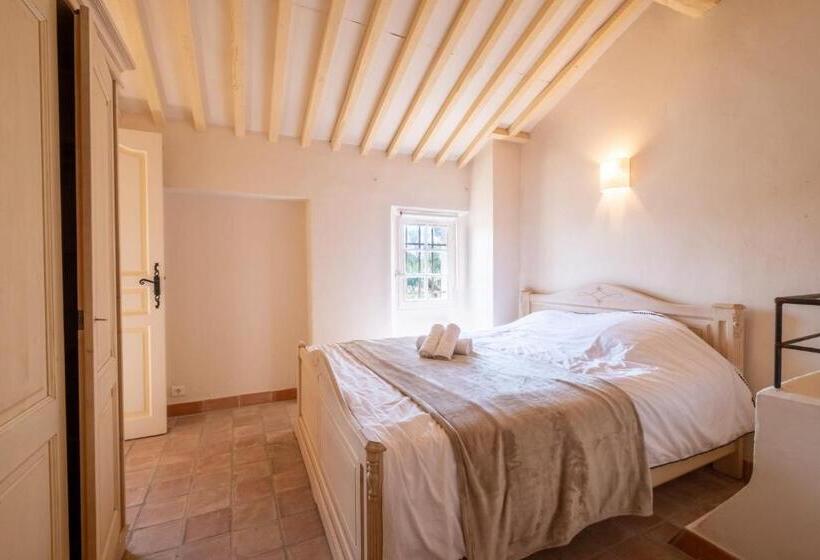 Jewel Of 280m With Infinity Pool In Absolute Calm