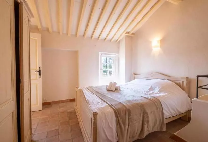 Jewel Of 280m With Infinity Pool In Absolute Calm