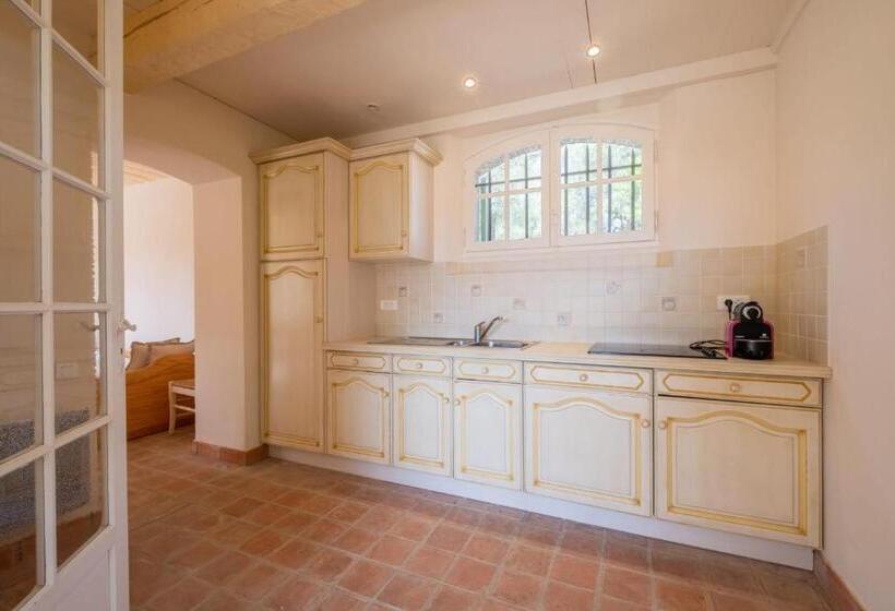 Jewel Of 280m With Infinity Pool In Absolute Calm