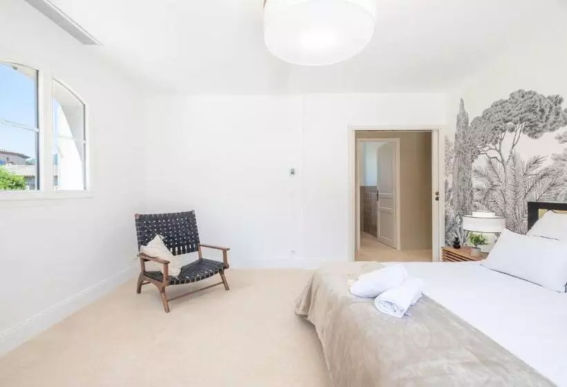 Jewel Of 280m With Infinity Pool In Absolute Calm