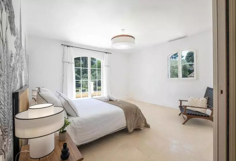 Jewel Of 280m With Infinity Pool In Absolute Calm