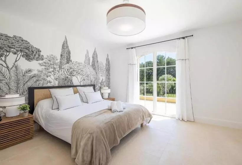 Jewel Of 280m With Infinity Pool In Absolute Calm