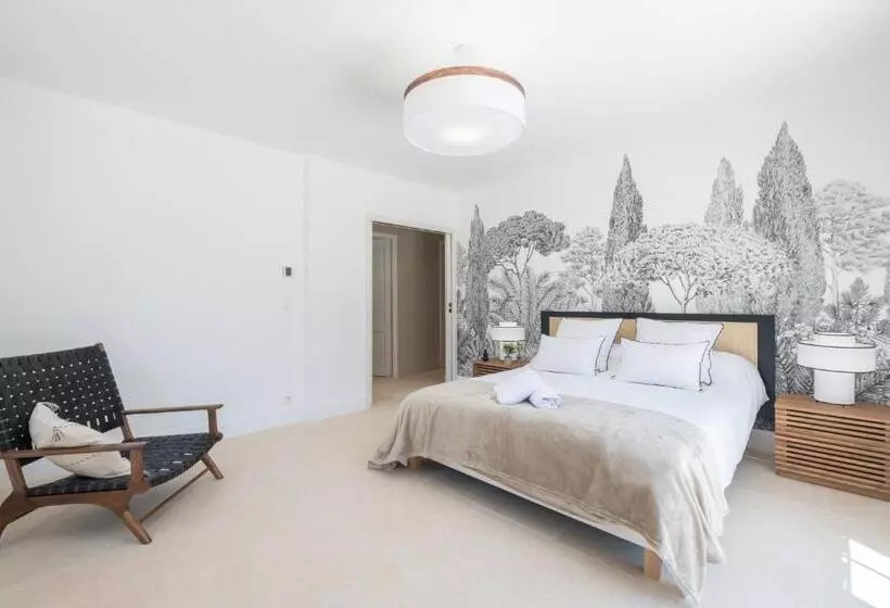 Jewel Of 280m With Infinity Pool In Absolute Calm