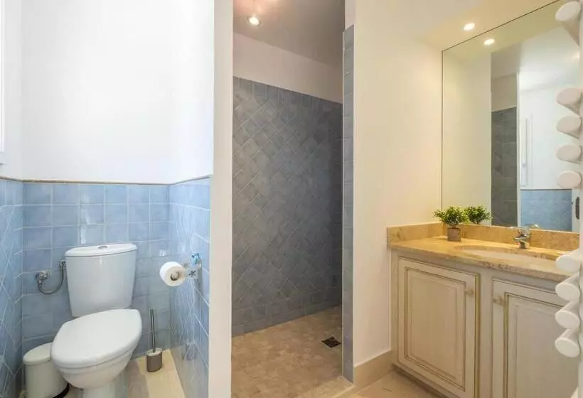 Jewel Of 280m With Infinity Pool In Absolute Calm