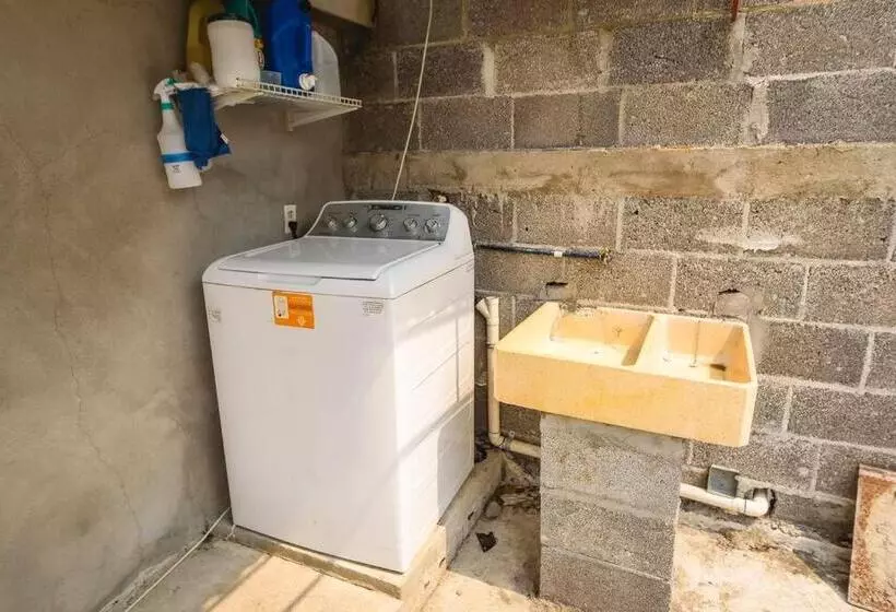 Depab Privado, Centrico,wifi 80 Mb ,aire Acondicionado ,cocina, Cochera Techada