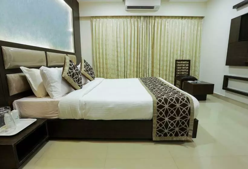 Greens Suite   Business Class Hotel   Opposite Ripon Building