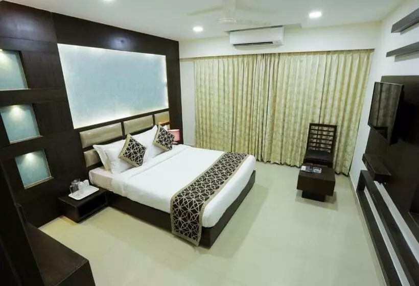 Greens Suite   Business Class Hotel   Opposite Ripon Building