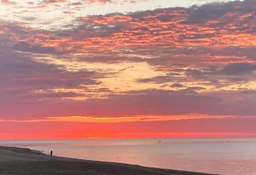 Luminoso Apartamento En Canet De Mar Cercano A La Playa Y A Barcelona