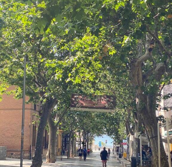 Luminoso Apartamento En Canet De Mar Cercano A La Playa Y A Barcelona