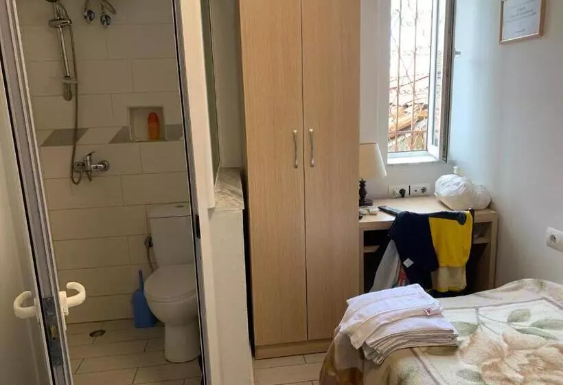 پانسیون Guest House De Rada