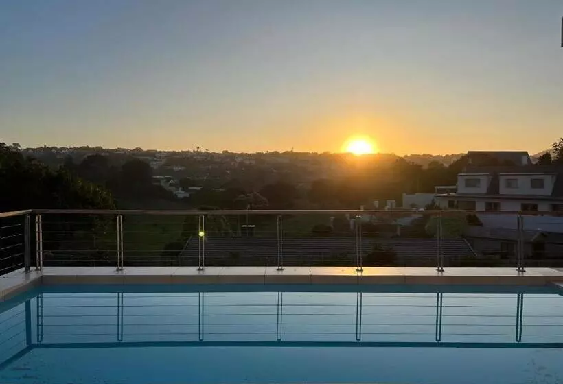 Sunset Villa   Brand New Home 200m From The Beach