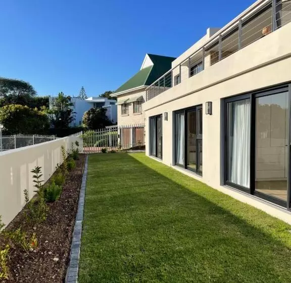 Sunset Villa   Brand New Home 200m From The Beach