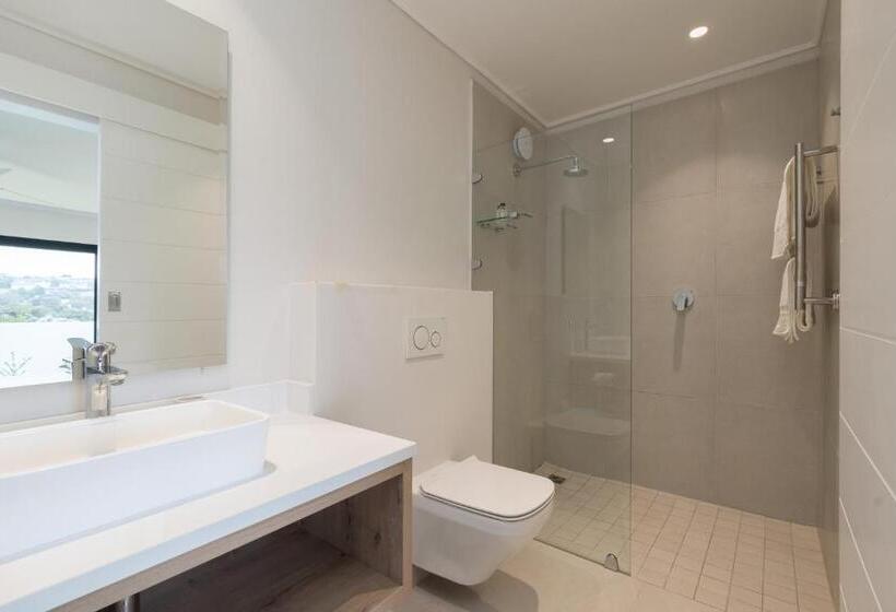 Sunset Villa   Brand New Home 200m From The Beach