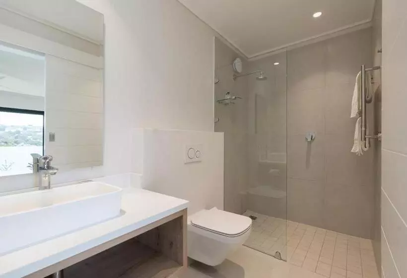 Sunset Villa   Brand New Home 200m From The Beach