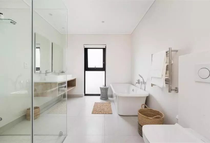 Sunset Villa   Brand New Home 200m From The Beach