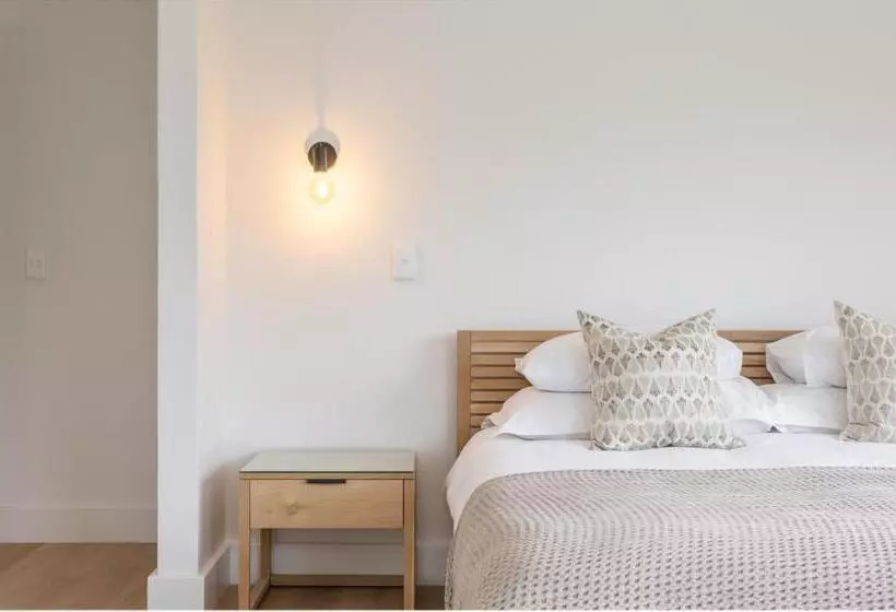 Sunset Villa   Brand New Home 200m From The Beach