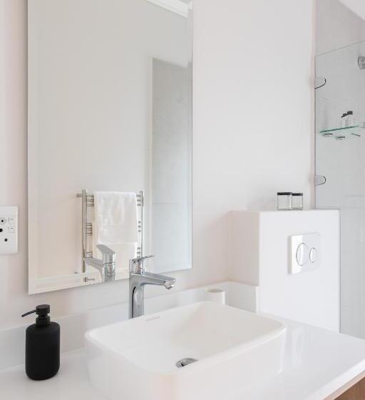 Sunset Villa   Brand New Home 200m From The Beach