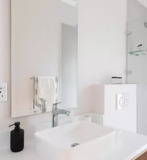 Sunset Villa   Brand New Home 200m From The Beach