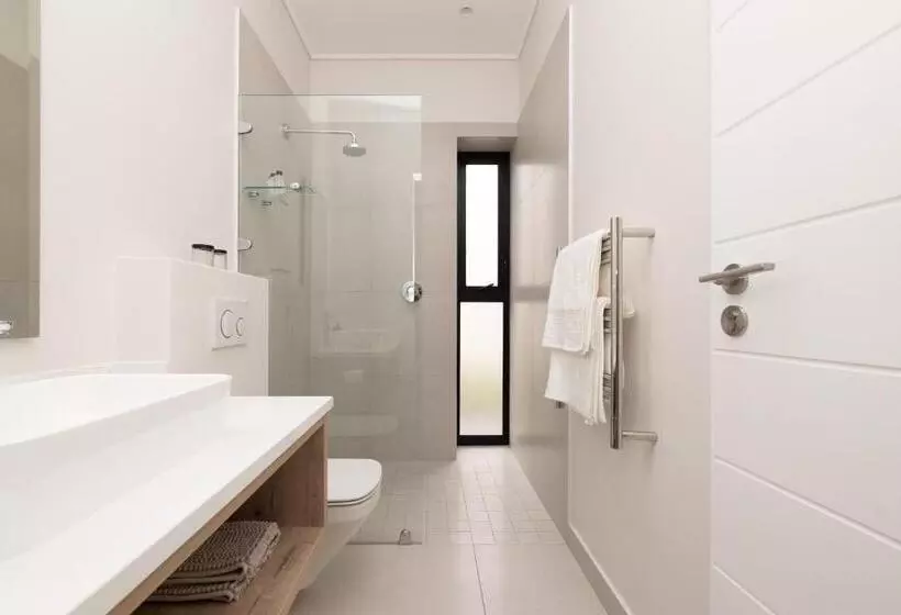 Sunset Villa   Brand New Home 200m From The Beach