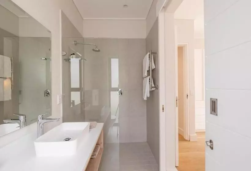 Sunset Villa   Brand New Home 200m From The Beach