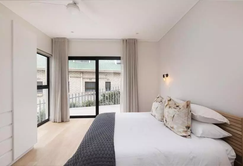 Sunset Villa   Brand New Home 200m From The Beach