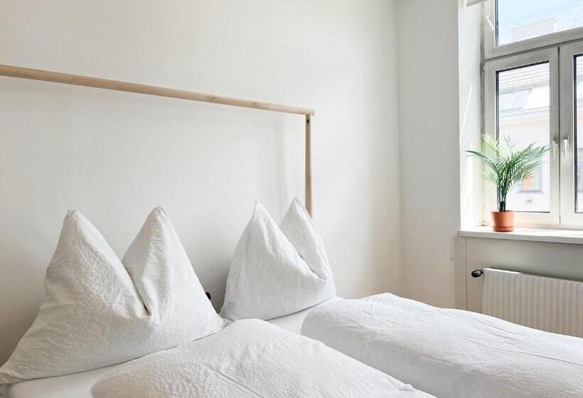 Central Apartment Next To Belvedere Castle