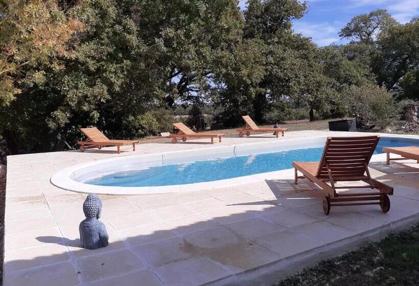 Gîte En Pleine Nature, A La Douceur Des Chênes