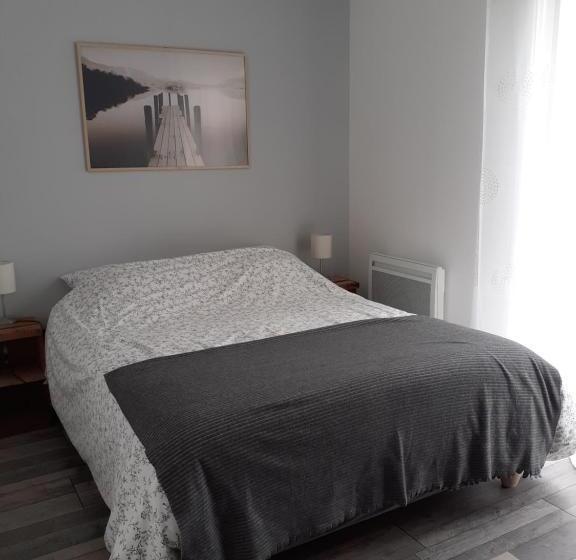 Gîte En Pleine Nature, A La Douceur Des Chênes