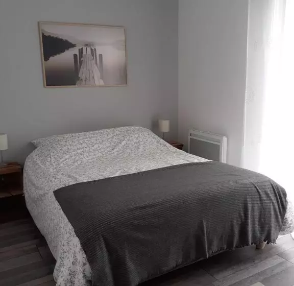 Gîte En Pleine Nature, A La Douceur Des Chênes