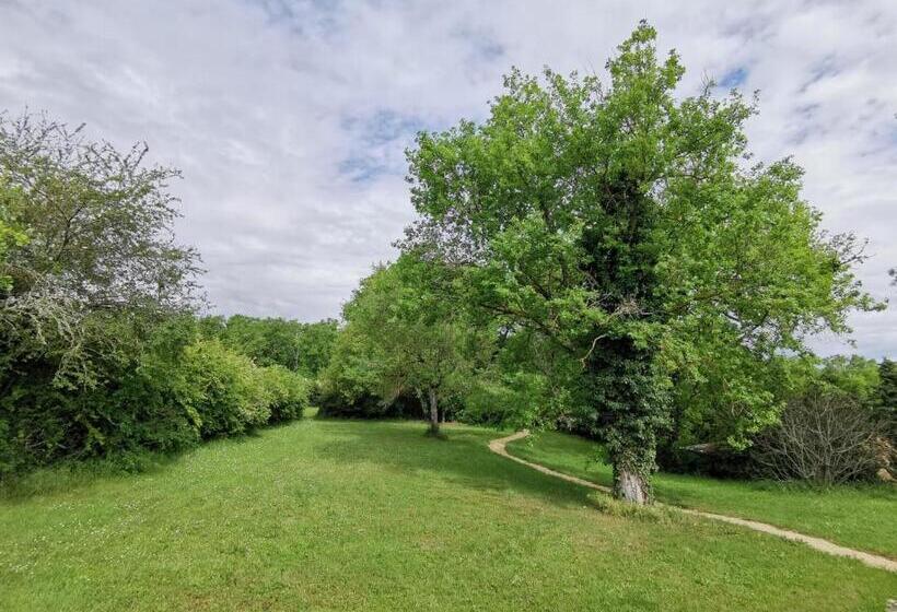 Gîte En Pleine Nature, A La Douceur Des Chênes