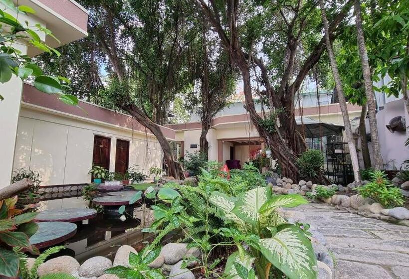 Hotel Vạn Huệ Homestay Bình Dương