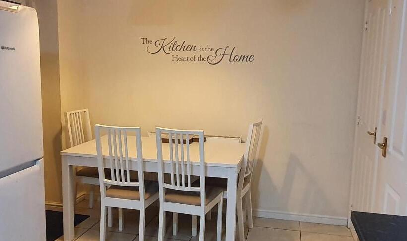 Larkspur House In West Midlands