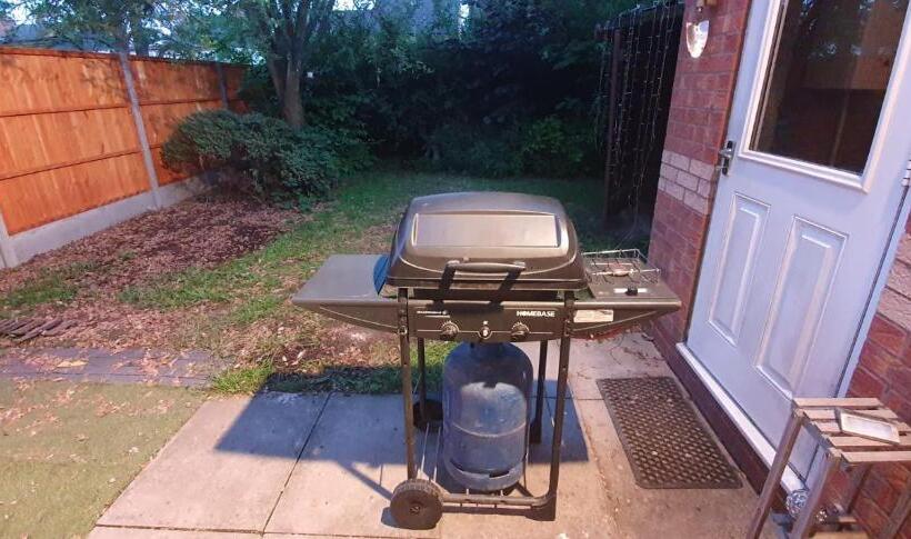 Larkspur House In West Midlands