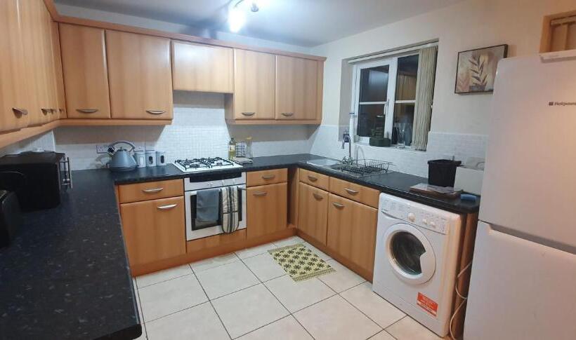 Larkspur House In West Midlands