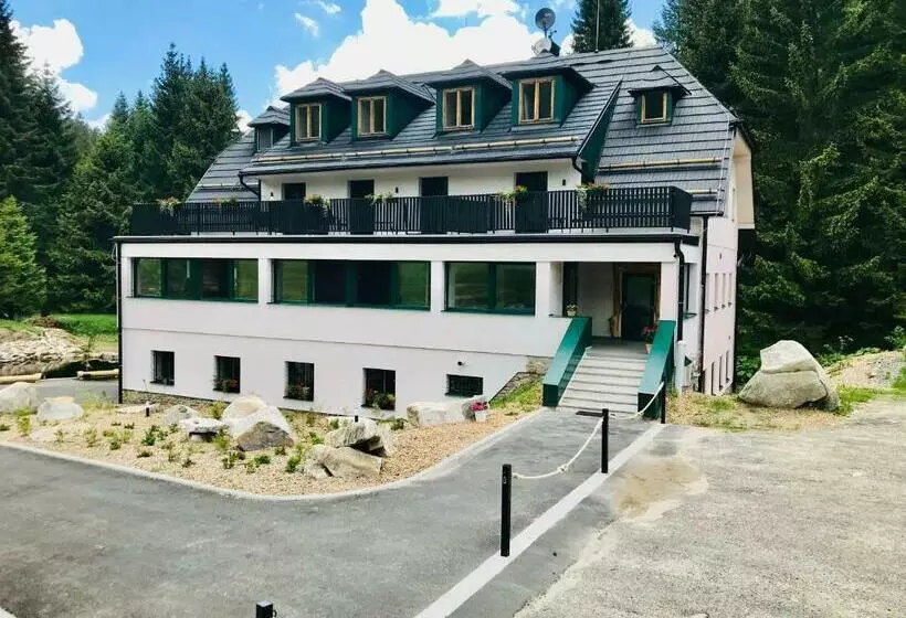 Majatalo Chata Pod Obřím Hradem