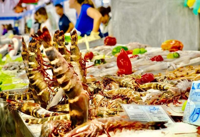 Penthouse Apartment With Large Terrace, Pool & Garden