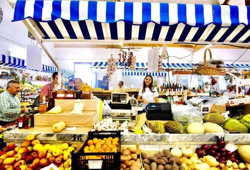 Penthouse Apartment With Large Terrace, Pool & Garden