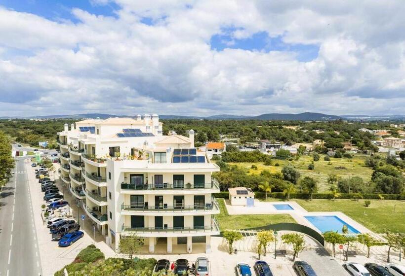 Penthouse Apartment With Large Terrace, Pool & Garden