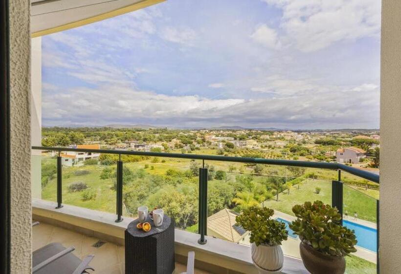 Penthouse Apartment With Large Terrace, Pool & Garden