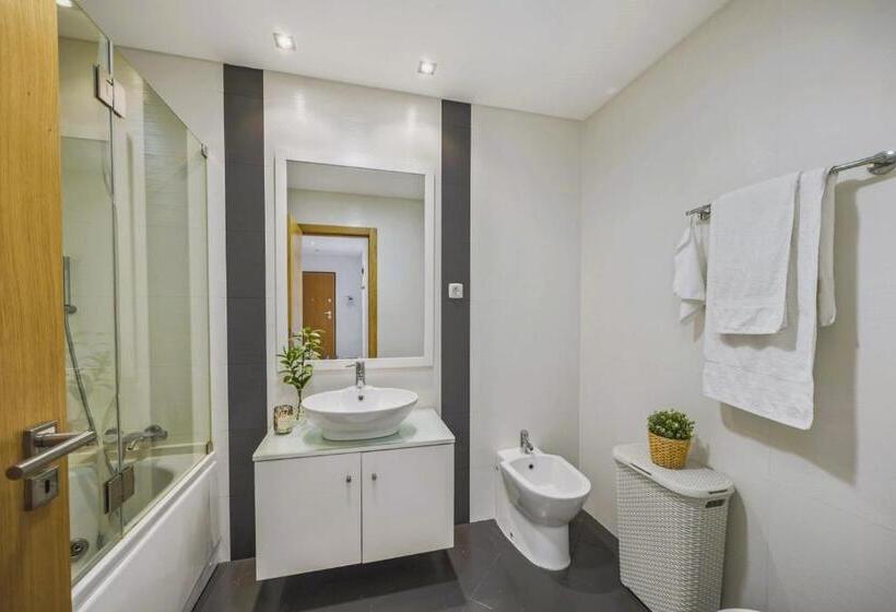 Penthouse Apartment With Large Terrace, Pool & Garden