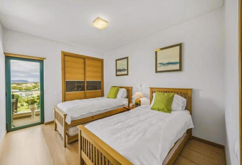 Penthouse Apartment With Large Terrace, Pool & Garden